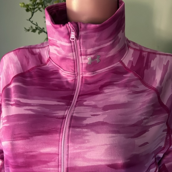 Under Armor long sleeve - Picture 2 of 4